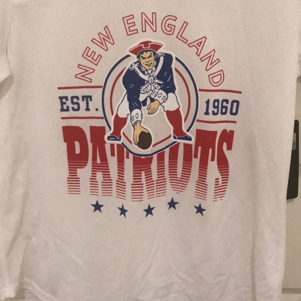 Nwt New England Patriots old school logo white T-shirt Size medium